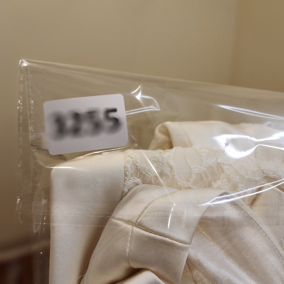 Jax Ivory Satin and Lace fitted sleeveless short Wedding dress  size 4 - Picture 11 of 11